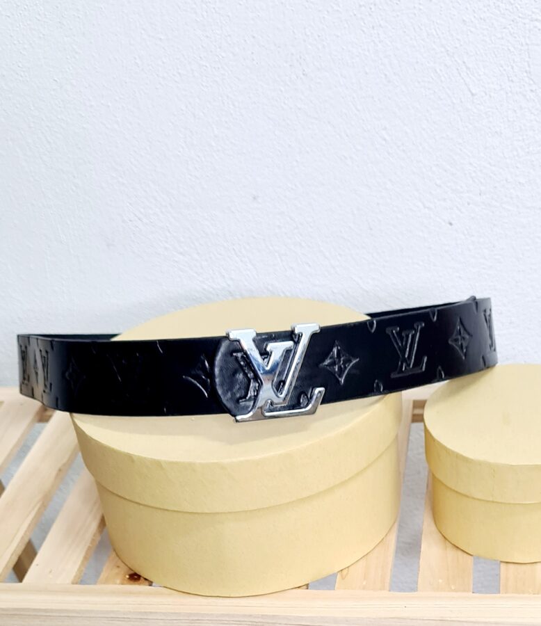 Novedad cinturón negro logos LV hebilla plata - Cinturones
